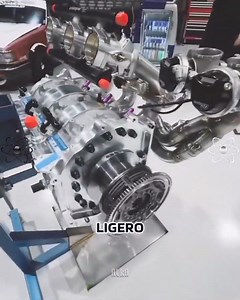 El motor Wankel (también conocido como motor rotativo) es un tipo de motor de combustión interna, ideado por Félix Wankel, y convertido en algo práctico por Walter Froede, de NSU; que utiliza rotores en vez de los pistones de los motores alternativos. Wankel concibió su motor rotativo en 1924 y obtuvo la patente en 1926 (CA360492; FR1133762; FR1166192; FR888513). Durante los años 1940 se dedicó a mejorar el diseño, y también ideó un motor para torpedo con válvulas rotativas en cabeza, Jumo KM 8.