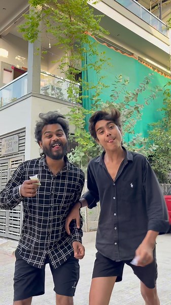 Dosti 😍❤️ || #childhoodmemories #friends #relatable #magictrick #dosti #cycle #party
