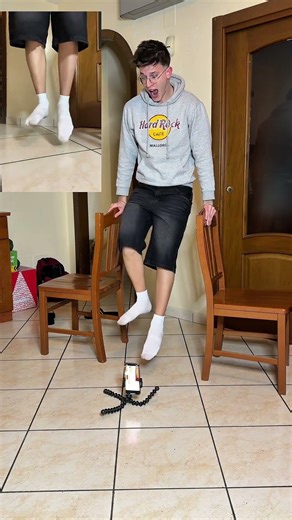 TUTORIAL Flying👈🏼 #TREND 👀😂 #trend #magic #tutorial #backstage #creative #lol #shorts