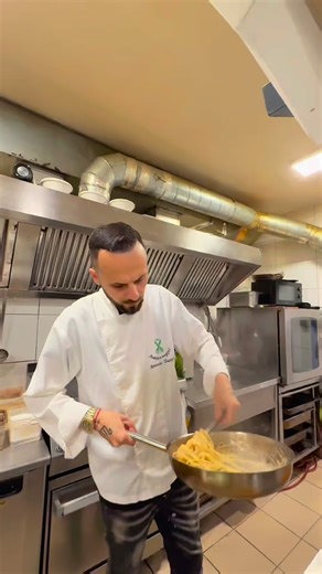 La Passione on Instagram: "Зад всяка чиния има човек. Зад всяка кухня – дълъг път. Понякога е трудно да намерим нова малко, но толкова важно нещо, което ни отличава. Собствения почерк и ясната визия, която да следваме. Но всяка стъпка ни приближава все повече към първоначалната идея, да бъдем истински, да не бягаме от това, което сме и смело да го показваме А резултатът, вкусът, хората, които се връщат, това е, което ни кара да продължим. Ще се радваме да ви видим в La Passione 🤍 📞 Резервирайт