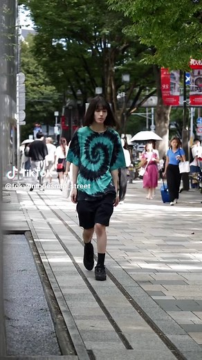 Tokyo fashion. #streetstyle #japanesefashion #tokyofashion #walkingonthestreet #fashionweek