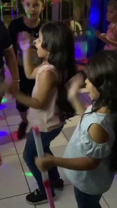 3.8K views · 57 reactions | Tô aqui no aniversário da minha sobrinha de 7 anos Esperando tocar Xuxa e os baixinhos  mas até agora nada kkk | Transporte Público Depressão | Facebook