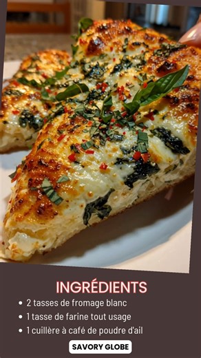 Pizza blanche à l'ail et aux épinards, croûte au fromage blanc Une pizza légère, savoureuse et riche en protéines, à base de fromage blanc. Idéale pour un dîner rapide, sain et délicieux. Ingrédients (pour 2 petites pizzas) : 2 tasses de fromage blanc 1 tasse de farine tout usage 1 cuillère à café de poudre d'ail 1 cuillère à café de sel 1 cuillère à soupe d'huile d'olive 2 tasses d'épinards frais 1 tasse de mozzarella râpée 1/2 tasse de parmesan râpé 1 cuillère à café de flocons de piment rouge