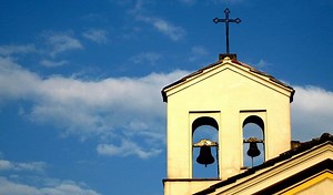 Un pasteur ghanéen surpris en plein ébat sexuel dans son église (vidéo)