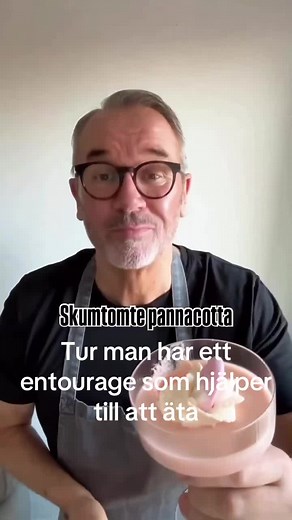 Tur man har ett entourage som hjälper till att äta🤪
