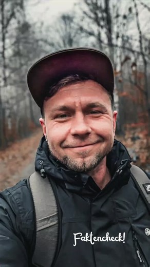 Robert Effenberger on Instagram: "Erzähle mir dein Geheimnis. 😏 Na, hast du den Montag überstanden? Und dann kommt der Typ gleich wieder mit seinem pseudo-deepen Beiträgen. Ich weiß, ich weiß. Aber oberflächlich und belanglos bist DU doch auch nicht, oder? Außerdem lieben wir Background- Stories (das habe ich jetzt mal für uns beide entschieden). Also schreibe mir diese eine Sache, die keiner von DIR weiß, in die Kommentare. Okay, ich fange an. Bereit? (Ja, genau. Meins steht auch in den Kommen