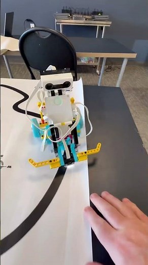 Envision Robotics - Lucy Line Follower (LEGO Spike Prime Robot)