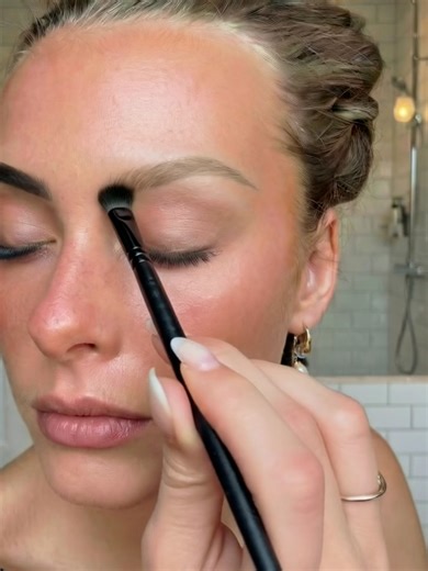 So easy! Get perfect eyebrows effortlessly！#tintedbrowgel #stampeyebrow #eyebrows #eyebrowshapes #makeupreview #beauty #browgel #browtint #eyebrow #tint #makeup #QCQX #brow #fyp #soapbrows #brownies