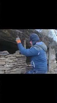 🎥 Frozen Fortress! 😱 Solo Build: My Secret Winter Rock Shelter ❄️