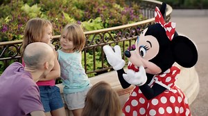 Minnie Mouse Learns Sign Language, and Disney Parks Suddenly Has Another Viral Hit