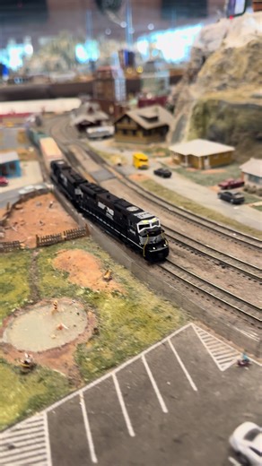 A short local makes its way around the N Scale layout. #layout #modeltrains #nscale #railroad #norfolksouthern