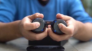 29K views · 249 reactions | ¡LO NUEVO LLEGÓ A ROMAX! Parlantes inalámbricos con bluetooth, llévalos a todos lados.  Incluye cable USB y Cable Aux. | Romax | Facebook