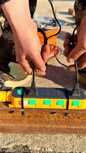 A socket that prevents it from falling off