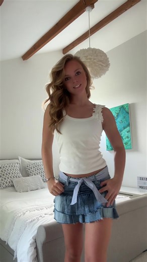 💔 #foryoupagе #trendingsong #denimruffleskirt #vintagefashion #outfitinspo #blonde #viralvideos #ootd #fashion #itgirl #model #summer