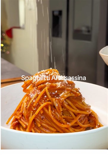 Spaghetti Al’assassina 🍝🤤 Ingredients: 5 tbs Tomato paste 1 Bottle Tomato Purée Fresh Basil 5 Garlic Cloves Chilli flakes High Quality Spaghetti Method: 1. Fill up pot with water and put on medium heat. Add chopped garlic, basil and tomato paste to water and season with salt. 2. Put large pan on medium heat and add generous amount of olive oil. Add garlic and chilli flakes to pan (do not burn garlic). Once garlic and chilli is fragrant add in the tomato Purée. 3. Once tomato sauce is lightly s