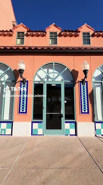 State of the art facility and equipment, industry’s leading DJ instructors, private streaming rooms, couples events, special workshops, industry networking events, and so much more! Join us today! . . . . . #dj #djschool #howtodj #djlessons #djing #djacademy #soundworks #soundworksdtx #dfw #dallas #dallastx