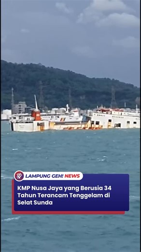 Lampung Geh News on Instagram: "Lampung Geh, Lampung Selatan - KMP Nusa Jaya merupakan kapal Ro-Ro penyeberangan yang dibuat di Indonesia, tepatnya di galangan Perkapalan Surabaya. Proses pembuatan dimulai tahun 1987 dan selesai pada 1991. Kapal ini dipesan oleh PT Putera Master Sarana Penyeberangan (SP Ferry) dan sempat beroperasi melayani lintasan Merak – Bakauheni, Penghubung Pulau Jawa dan Sumatra. Dengan panjang 105 meter dan kapasitas 5.324 GT, KMP Nusa Jaya dirancang sebagai kapal Ro-Pax,