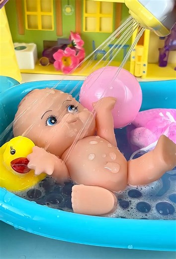 Barbie is giving the baby a bath!#cartoon #toyset #toys #barbie | barbie