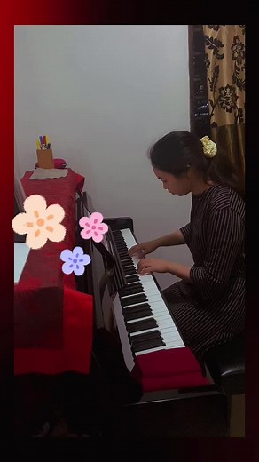 “Shanghai Bund” originally sung by Frances Yip,piano covered by Veronica, is a captivating song that beautifully captures the essence of the iconic Shanghai waterfront…….With its enchanting melody and evocative lyrics, the song transports listeners to a bygone era of glamour and romance, making it a timeless favorite for music enthusiasts and history aficionados alike.… such a wonderful piece ✨❤️. #shanghaibund #pianocover #francesyip #classicpiano #上海摊 #music #musicrevival #nostalgiaonicacover