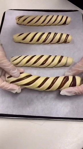 Sweet Red Bean Rolls 🥰 first make the red bean paste Ingredients red beans 150g 2.5 cups water 1.5g dried orange peel cooking oil 40ml brown sugar 100g 1/3 tsp salt 1/2 tbsp lime juice Directions (1)Rinse the red beans under running water to wash off the dust. If you see any broken beans, pick them out. (2)Add the red beans, dried orange peel, and water to an instant pot (or a pressure cooker). Press the porridge button. Use the highest pressure and let it cook for 30 minutes. If you don't have