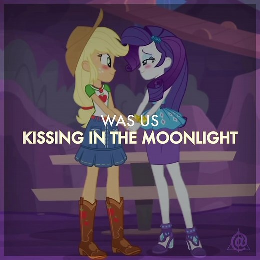 My Little Pony Kissing in the Moonlight