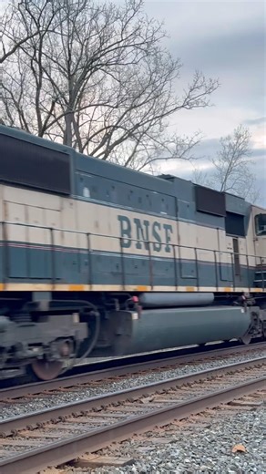 Still Working Hard In It’s Old Age! BNSF 9786 Pushing Hard!