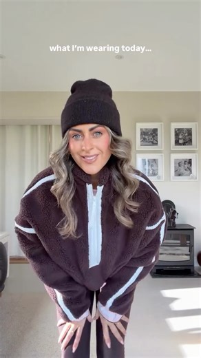 Sarah ✨️ on Instagram: "What I’m wearing today…staycation edition 🤎🍂 comment SHOP & I will send you the links to my whole outfit + sizing info 🔗 #leggings #whatimwearing #styleinspo #chocolatebrown #fleece Daily outfit ideas, outfit to recreate, style tips, every day outfit inspiration, fleece styling, leggings outfit, wardrobe staples, staycation outfit ideas https://liketk.it/5POCd"
