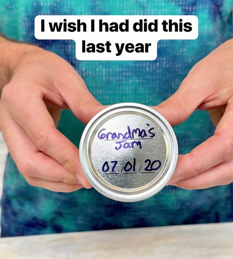 Diy fruit fly trap Jeff shows us how to make an easy fruit fly trap for the kitchen using a jam jar, apple cider vinegar, and dash of dish soap. This original video was produced by Network Media LLC, and Liz & Jeff. #fruitflies #fruit #veggies #vinegar | Liz & Jeff