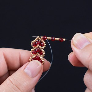 2.9M views · 41K reactions | How to make a simple DIY beaded bracelet easily! Miarti DIY Jewelry | Miarti - Creative ideas | Facebook