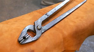 Forging Poz tongs at the anvil