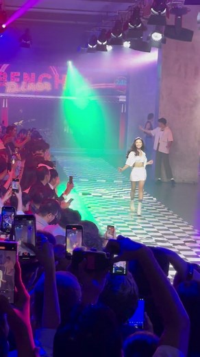 15M views · 254K reactions | Francine Diaz's presence illuminated the Bench Fashion Week runway with sheer allure! 殺 #FrancineDiaz #StarMagic #TatakStarMagic | STAR MAGIC | Facebook