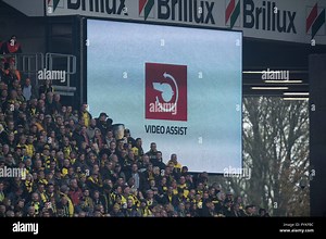 VAR on the scoreboard, video assistant referee, video evidence, decision, video, proof, display, monitor, video wall, screen, feature, general, edge motif, Attendance, Soccer 1. Bundesliga, 9. matchday, Borussia Dortmund (DO) - Hertha BSC Berlin (B) 2: 2, on 27.10.2018 in Dortmund / Germany. ¬ | usage worldwide Stock Photo - Alamy