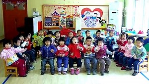 英语儿歌《two little funny bird》