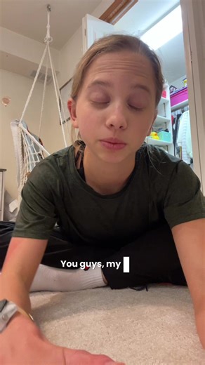 This is what happens when I’m bored (nobody wanted to watch stranger things with me 😭) #glutenfreerunner #trackandfield #random #funny #runnergirl