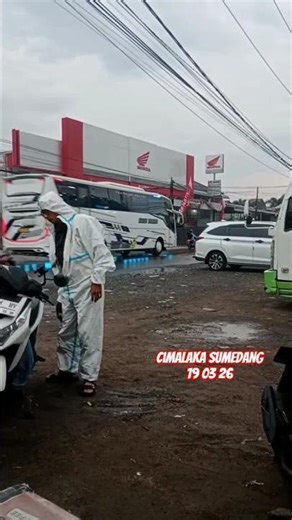 Bus Pariwisata Hade Trans Membasuri Di Jalur Cirebon Sumedang Bandung #shorts #busmania #sumedang