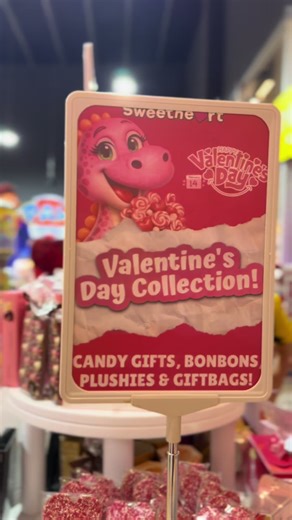 💘 Valentine’s Day is TOMORROW! 💘 Still looking for the perfect gift for your crush, bestie, or yourself? We’ve got you covered with the cutest candy gifts, mugs, tumblers, date boxes & more – all starting under SRD 500,- & SRD 1000,-! 🎁💝 🎀 Whether you’re shopping for someone special or treating yourself, our Valentine’s Collection is filled with sweet surprises to make hearts happy! 💓 📍 Sweetheart Noord 📌 Wilhelminastraat 40 🕘 OPEN Ma-Zat 9:00–19:00 📍 Sweetheart IMS 📌 International Ma