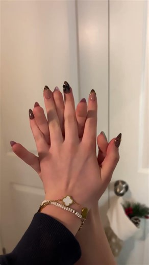 MY BFF DID MY NAILS!!!