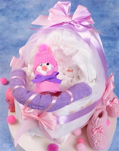 63K views · 233 reactions | Adorable baby shower hampers made by using diapers! | 5-Minute Crafts Family | Facebook