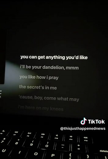 Dandelion: Ariana Grande Lyrics Video