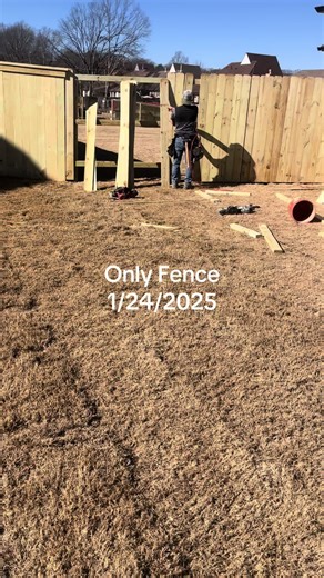 #viernesyelcuerpolosabe #onlyfence#fencebuild #newconstruction #teamwork
