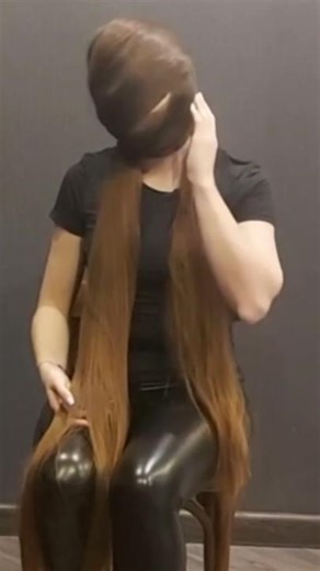 #hairwrappedaroundface #omg #coveringface #RealRapunzels #fyp Clip of a woman with hair wrapped around her face