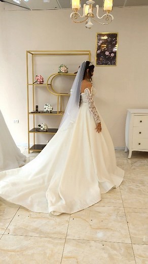 La simplicité est notre clé de l'élégance🔥, la robe "diamond " taille 38-40 disponible à Constantine 🔥 | Dentelle Blanche Robe de Mariée