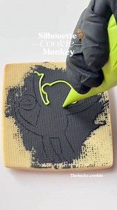 Easy monkey silhouette cookie 🐒🍪 recipes and cutters link in my bio #cookiedecorating #satisfying #easy #monkey | thelucky.cookie