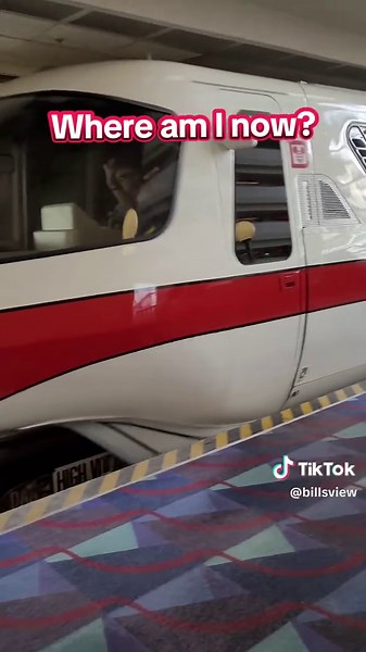 Please stand clear of the doors #monorail #disneymonorail #disney #disneyresort #disneyworld #waltdisneyworld #wdw #waltdisney #contemporary @Disney