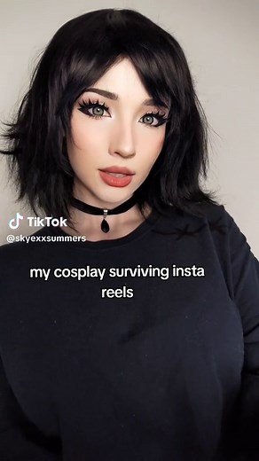 Goth Cosplay: Exploring the Doomer Girl Aesthetic