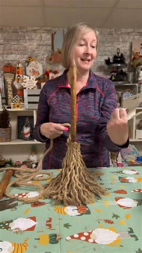 29K views · 673 reactions | Grab a Dollar Tree plunger and craft up some cute Fall & Halloween decor. 珞李 #halloweenvibes #crafter #catsofinstagram #inspire #diyprojects #Halloween #diy #diyprojects #diyhomeprojects #DIYHomeDecor #diyideas #halloweendecor #viralvideo #dollartreefinds #dollartreehacks #dollartreediy | Gnome & Backyard | Facebook