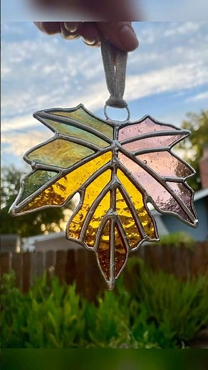 Stained glass autumn maple leaf decor #stainedglass #stainedglassart #maple #glasshalo