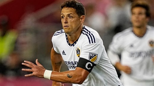 Chicharito' Hernández marca doblete con el LA Galaxy mientras el Tri sufría con Perú