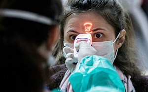 Cum evoluează COVID de la o zi la alta. Ce simptome poți manifesta și cum le deosebești de o simplă răceală