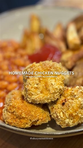 Alice Monk | Nutrition & Fitness on Instagram: "HOMEMADE CHICKEN NUGGETS FTW! 🙌🏼 (If only 8 year old chicken dipper obsessed me could see me now!) If you want a fakeaway that still hits the spot, these are so easy and made with ingredients you probably already have (or can easily find in the supermarket)! 🍗 Ingredients: Chicken mince Egg Panko breadcrumbs Salt, pepper, garlic granules & paprika 🔥 Method • Preheat oven to 180°C • Mix chicken mince + seasonings • Set up egg + breadcrumbs in se